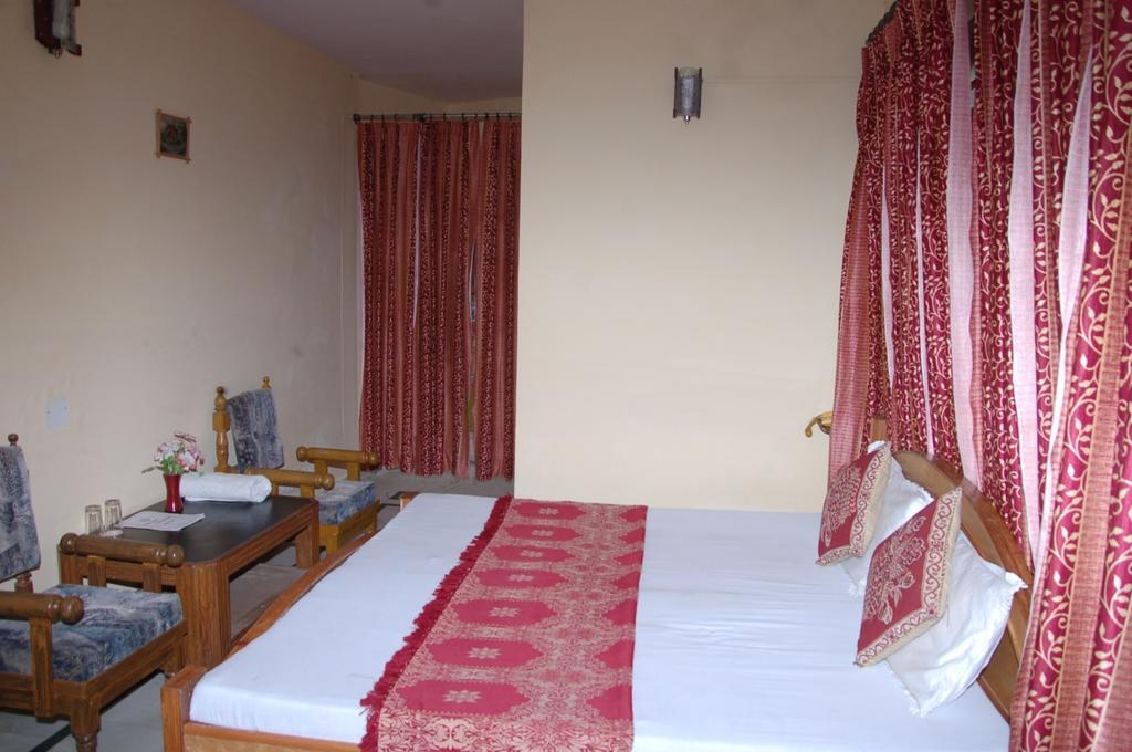 Hotel Arsh International Найнітал Номер фото
