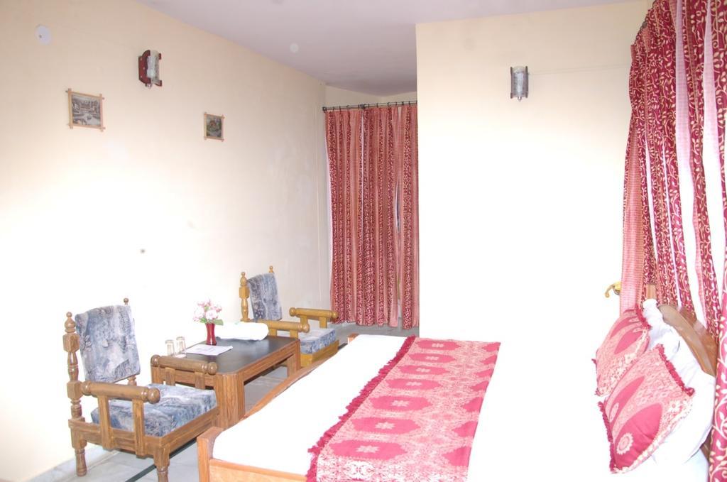 Hotel Arsh International Найнітал Номер фото