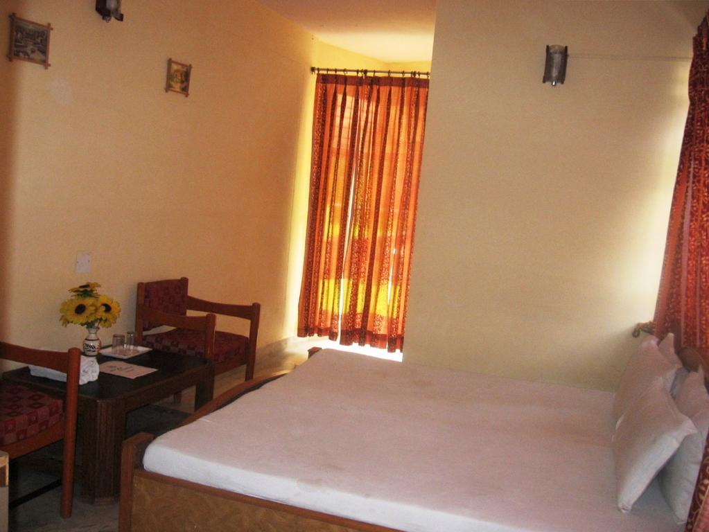 Hotel Arsh International Найнітал Номер фото