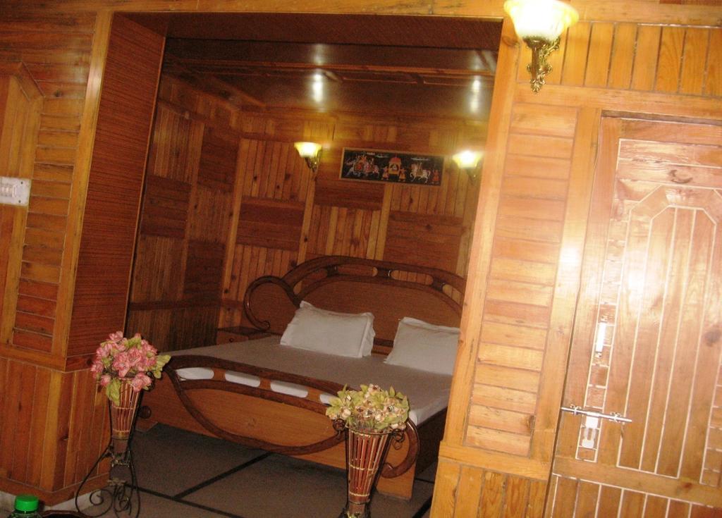 Hotel Arsh International Найнітал Екстер'єр фото
